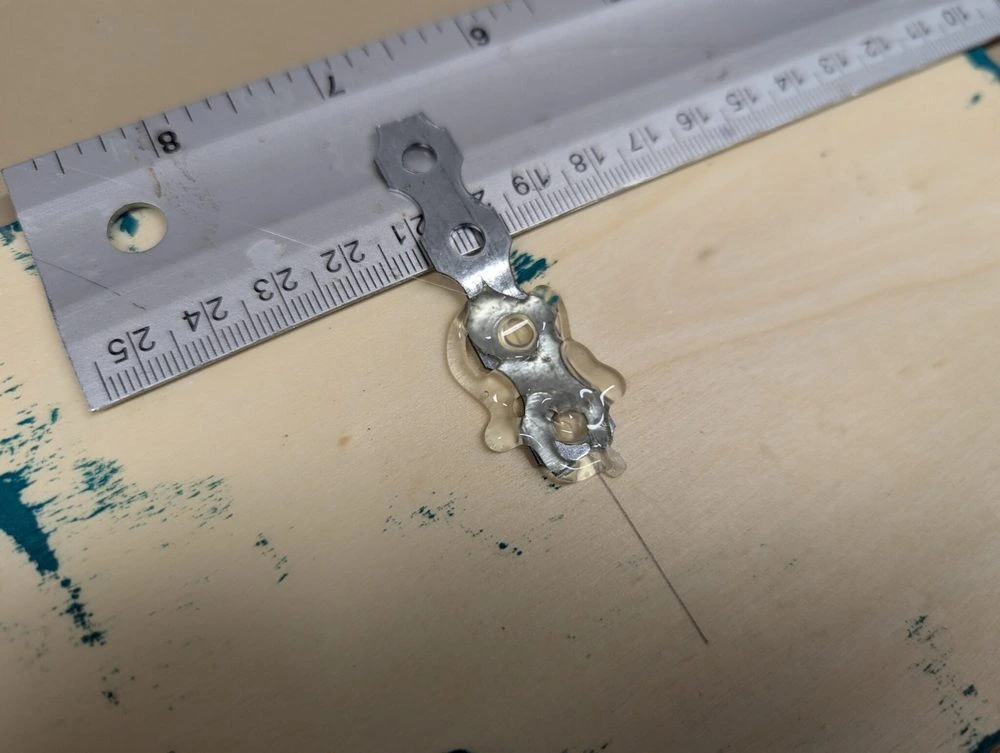 Das Lochaband ist auf der Rückseite, der Hintergrund platte mit Heißkleber befestigt